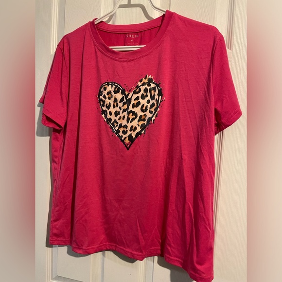 Shein pink tshirt with leopard heart - Picture 1 of 3